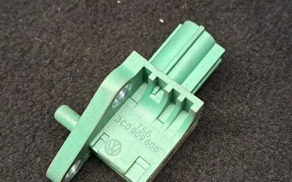 Volkswagen PASSAT B6 Airbag deployment crash/impact sensor 3C0909606