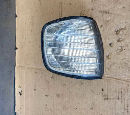 Mercedes-Benz S W126 Front indicator light 183359B 979899