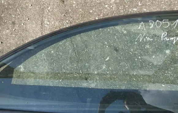 Nissan Primera Front door window glass four-door
