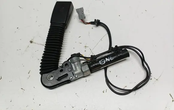 Mini One - Cooper Clubman R55 Front seatbelt buckle 610183700D 21082007