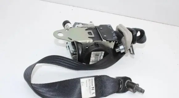 Nissan Juke I F15 Front seatbelt 617544200B
