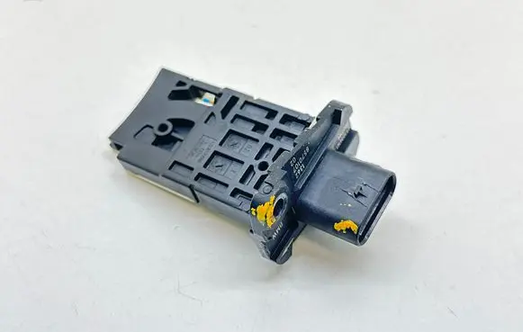BMW 1 F20 F21 Mass air flow meter 8570107