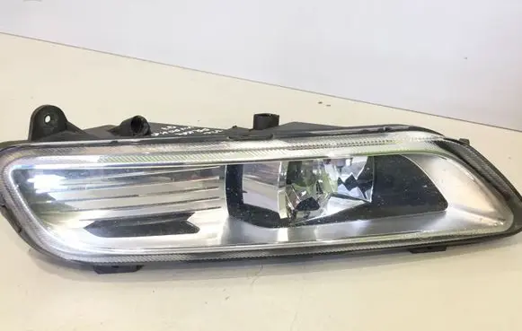 Volkswagen PASSAT B7 Front fog light 176624