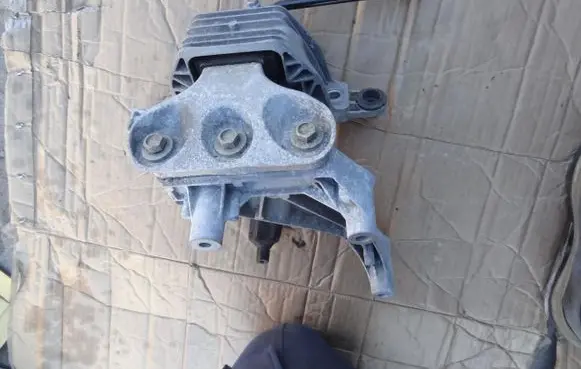 Opel Insignia B Engine mount vacuum valve 84034329 22937294