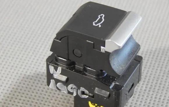 Audi Q7 4M Tailgate opening switch 4M0959831A