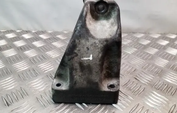 Mercedes-Benz S W221 Engine mounting bracket A6422230404