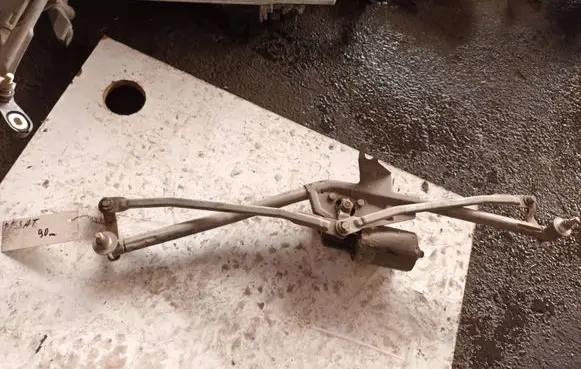 Volkswagen PASSAT B4 Front wiper linkage 