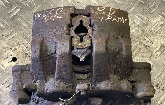 Iveco Daily 30.8 - 9 Front brake caliper