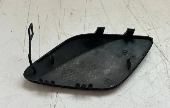 Mercedes-Benz A W176 Front tow hook cap/cover A8850422176 A1768850422