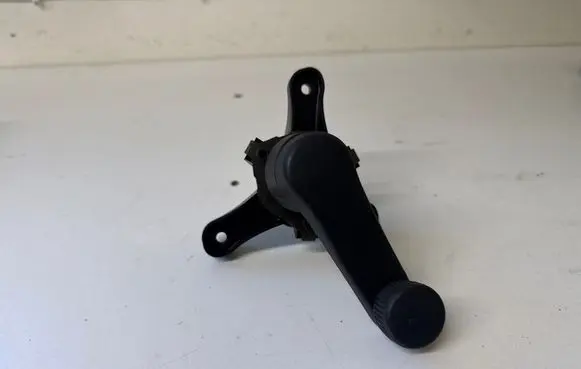 Volkswagen Caddy Front door window winding handle 2K0837581