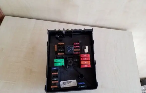 Volkswagen Golf V Fuse box set 1K0937125A