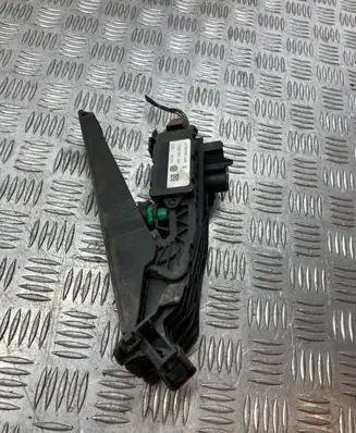 Volkswagen PASSAT B6 Accelerator throttle pedal 1K1723503L 6PV00860001