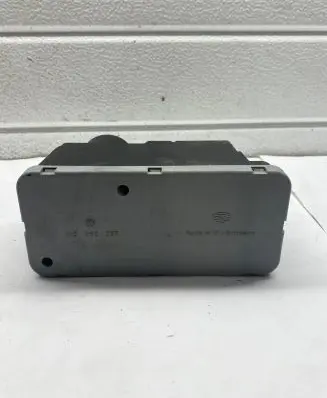 Volkswagen PASSAT B4 Central locking vacuum pump 1H0962257