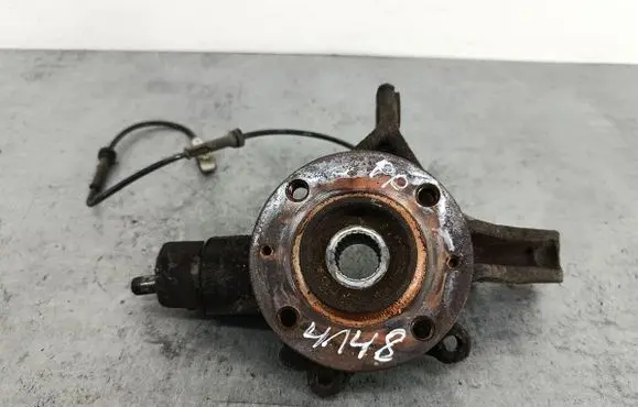 Peugeot 307 Front wheel hub spindle knuckle 