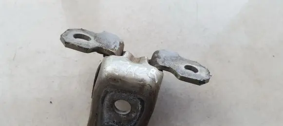 Renault Laguna II Rear door lower hinge