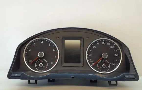 Volkswagen Tiguan Speedometer (instrument cluster) 5N0920872 VD104817 1173923024