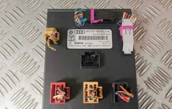 Audi A4 S4 B8 8K Central body control module 8k0907063DC