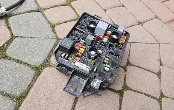 Opel Adam Fuse 13450282-