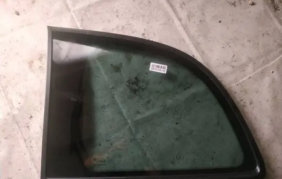 Opel Zafira A Rear side window as3