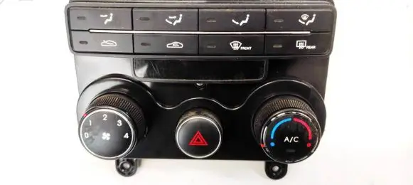 Hyundai i30 Climate control unit CJH181901