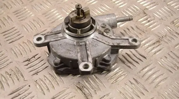 Lexus IS 220D-250-350 Vacuum pump 21070780