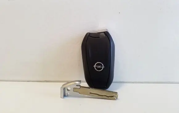 Opel Grandland X Ignition key/card 