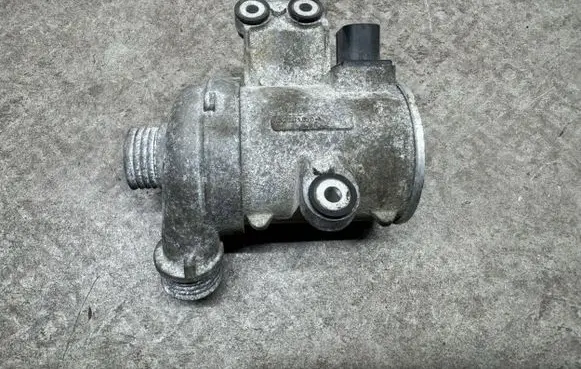 BMW 1 F20 F21 Water pump 7596763 8635090