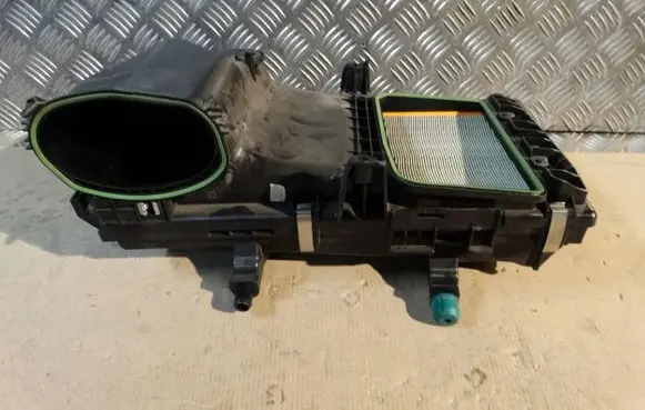 Mercedes-Benz S W222 Air filter box cover A6540900001
