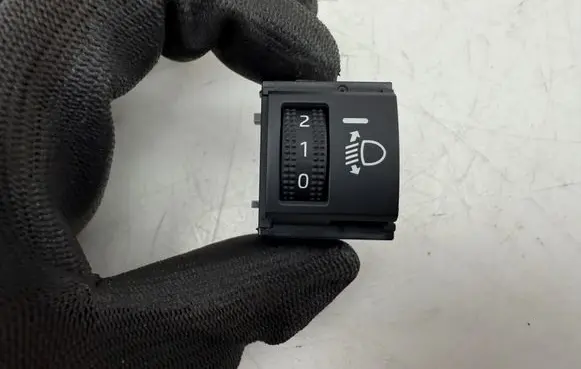 Toyota Yaris XP210 Headlight level height control switch 6950B22B