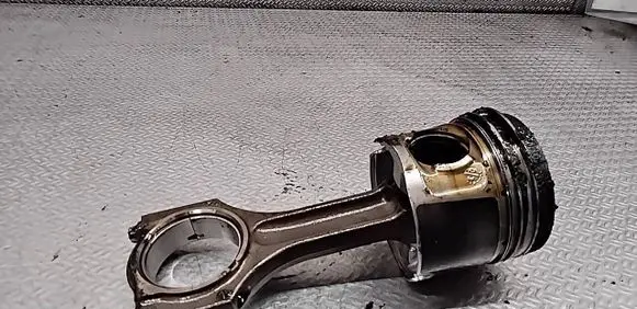 BMW 3 E90 E91 Piston with connecting rod