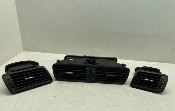 Volkswagen PASSAT B6 Dash center air vent grill 3C1819728E T002438611 P0108668