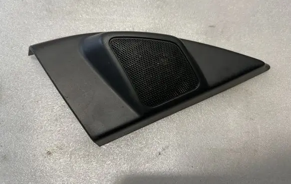 Front door high frequency speaker