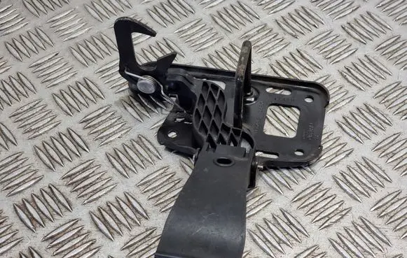 Audi A4 S4 B8 8K Engine bonnet/hood lock/latch loop/hook 8T0823480