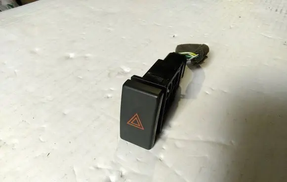 Toyota Avensis T250 Hazard light switch 157963 TR9503