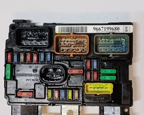 Peugeot 207 BSM Control unit 9667199680 BSMR0800