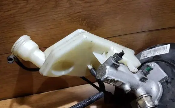 Master brake cylinder