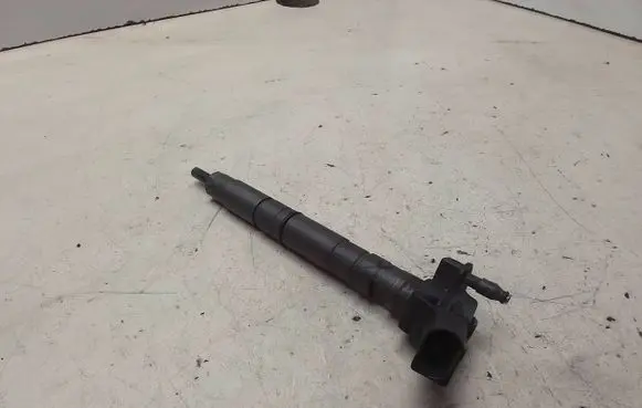 Volkswagen PASSAT B6 Fuel injector 03L130277 080905