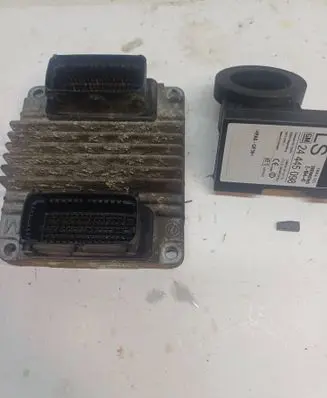 Opel Meriva A Engine control unit/module 12242000 DZJN12242000 HSFI25