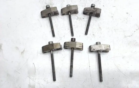 Mercedes-Benz E A207 Fuel Injector clamp holder 