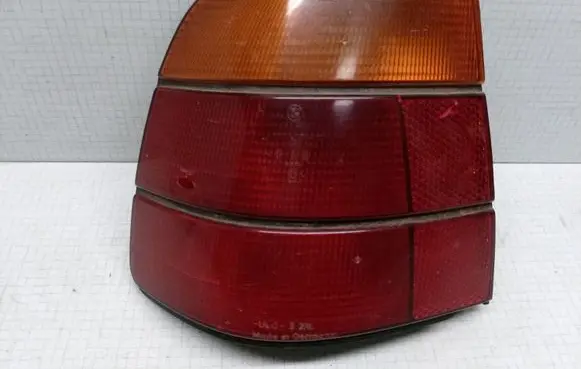 BMW 5 E34 Rear/tail lights 83515570L ULO3374
