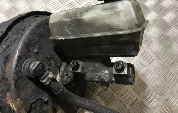 Renault Espace III Master brake cylinder 7700823486 7700823487