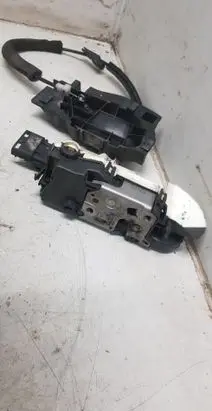 Peugeot Partner Front door lock 828406