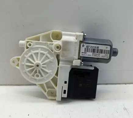 Renault Megane III Rear door window regulator motor 827310185R
