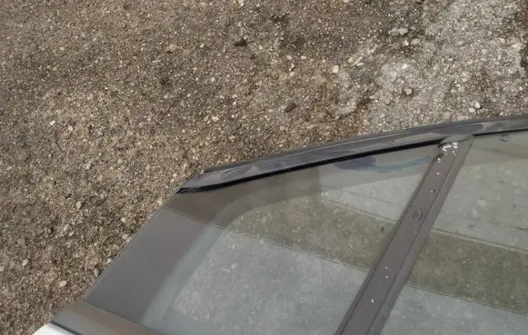 Peugeot 807 Front door vent window glass four-door 