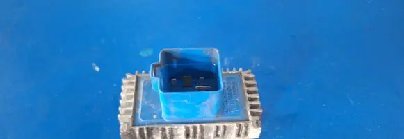 Opel Zafira B Glow plug pre-heat relay 55353011