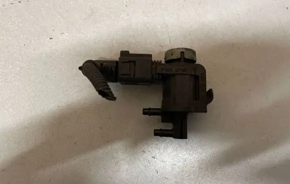 Audi A4 S4 B6 8E 8H Turbo solenoid valve 1J0906283C