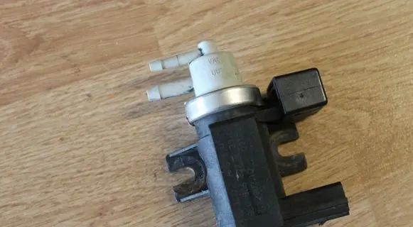 Audi A6 S6 C5 4B Turbo solenoid valve 8E0906627B