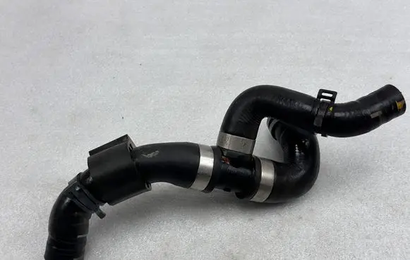 Audi A3 S3 8V Engine coolant pipe/hose 04L121087
