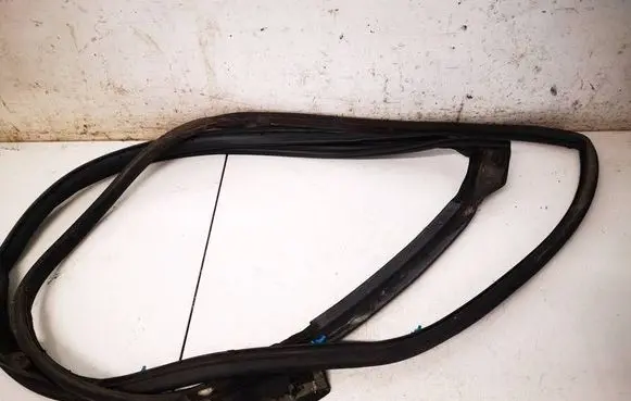 Lexus IS 220D-250-350 Rubber seal rear door