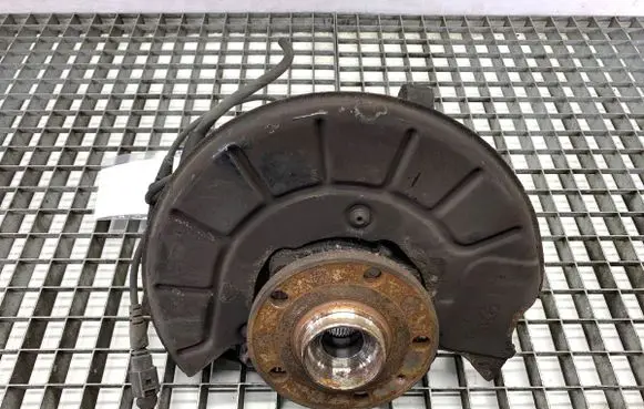 Volkswagen PASSAT B7 Front wheel hub spindle knuckle